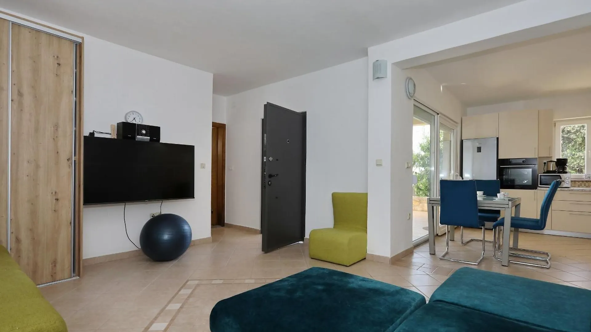 Mare 9 Cozy Two Bedroom Apartment with Garden ペトルチャネ 0*,  クロアチア