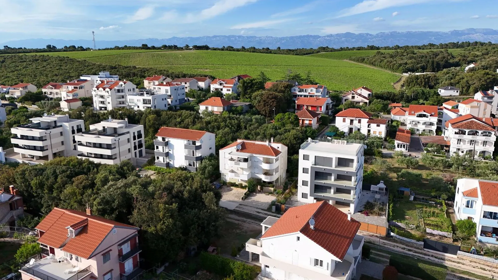 Mare 9 Cozy Two Bedroom Apartment with Garden ペトルチャネ クロアチア