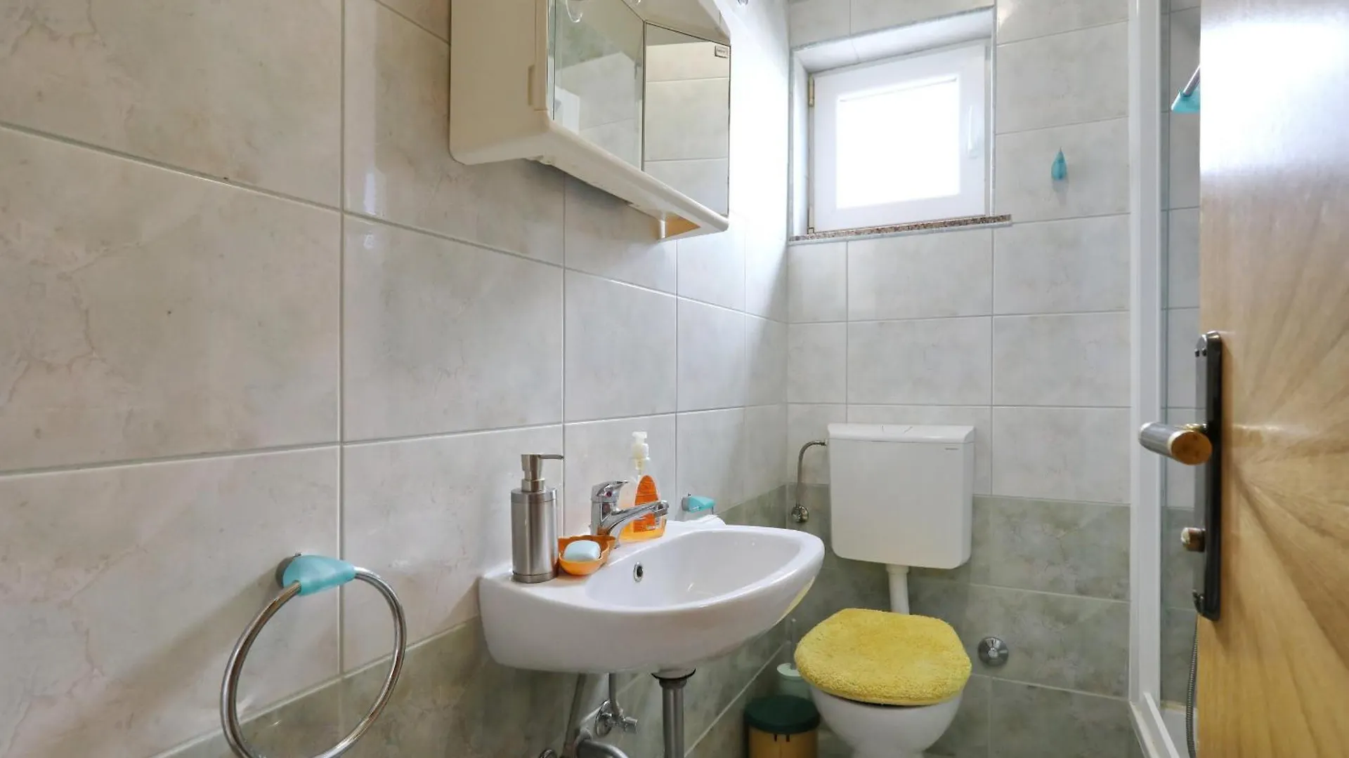 Mare 9 Cozy Two Bedroom Apartment with Garden ペトルチャネ 0*,  クロアチア
