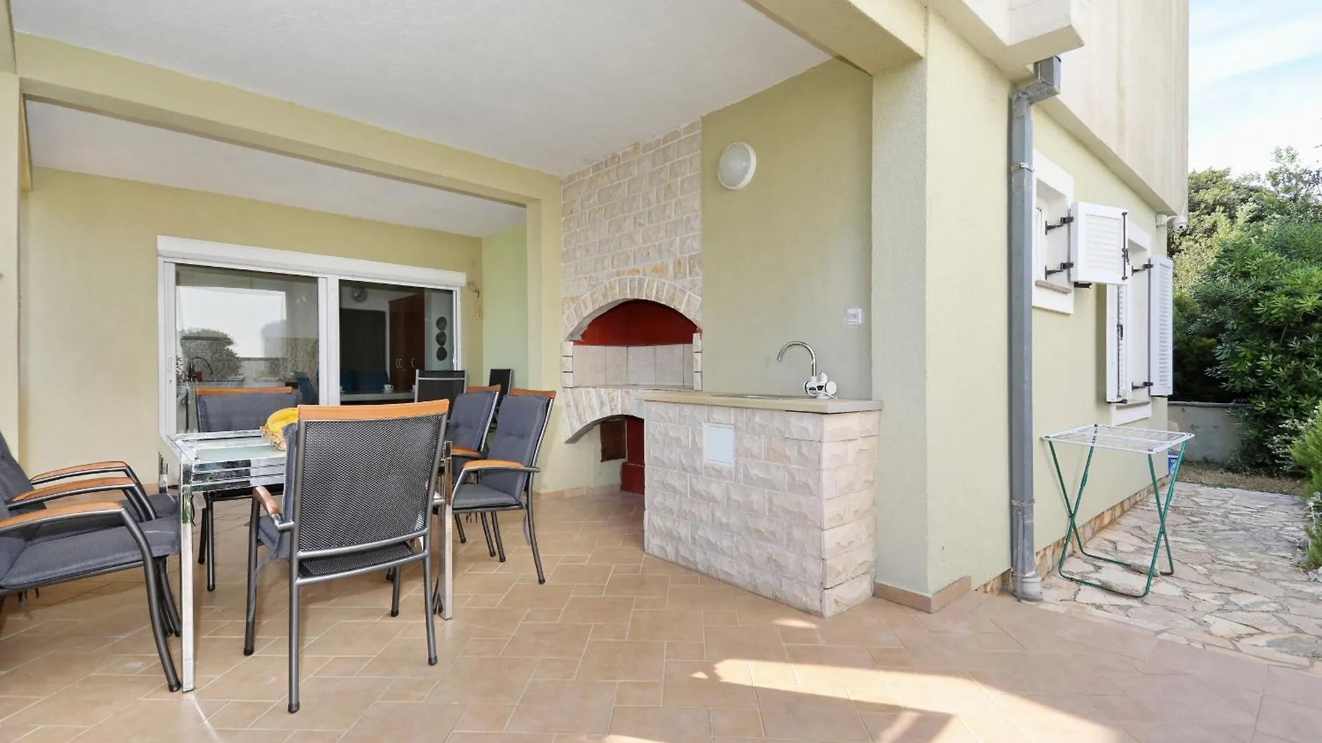 Mare 9 Cozy Two Bedroom Apartment with Garden ペトルチャネ 0*,