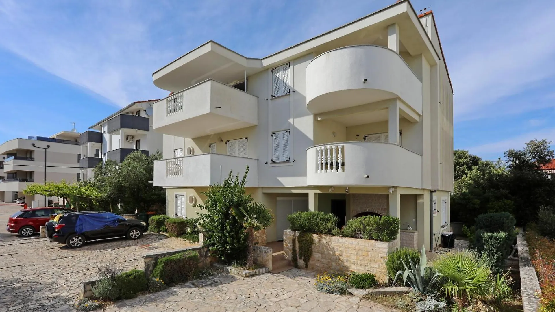 Mare 9 Cozy Two Bedroom Apartment with Garden ペトルチャネ